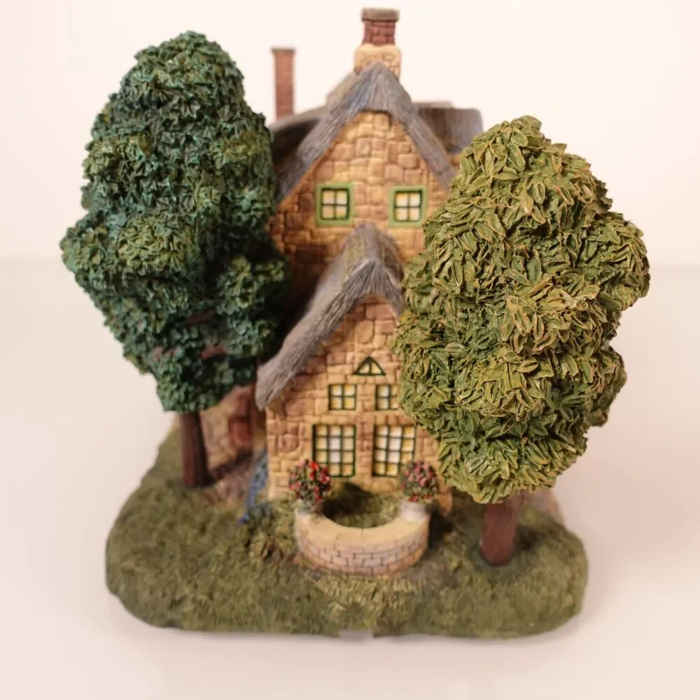 Hawthorne Village Lighted Stonebrooke Inn by Thomas Kinkade Lamplight 79984